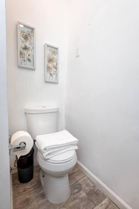 Modern Studio Gem: Perfect For Four Villa Los Angeles Bagian luar foto
