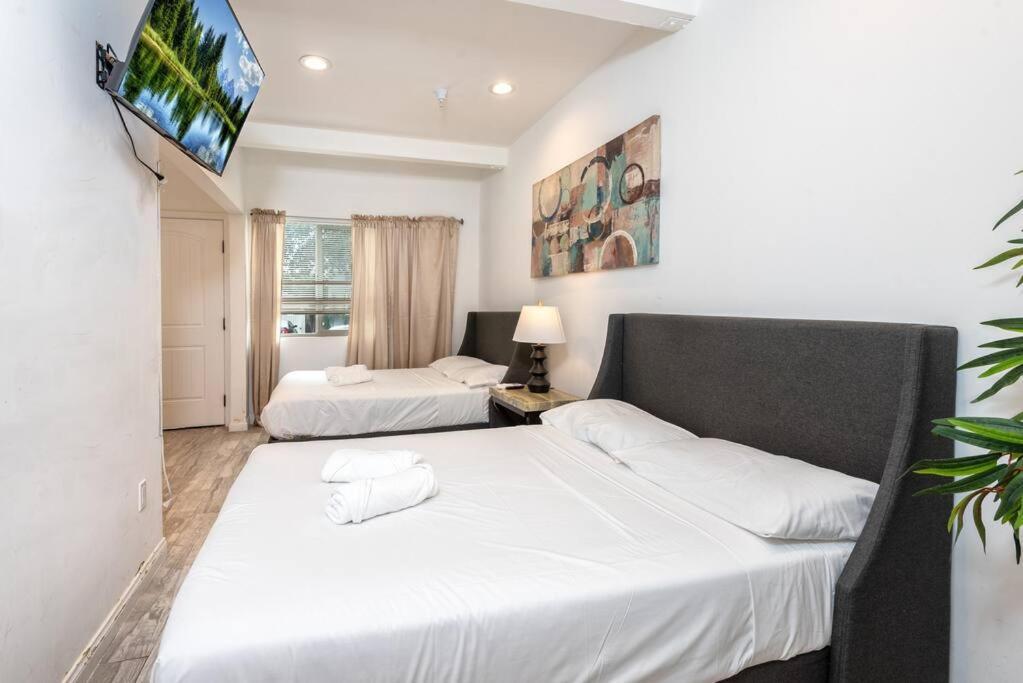 Modern Studio Gem: Perfect For Four Villa Los Angeles Bagian luar foto
