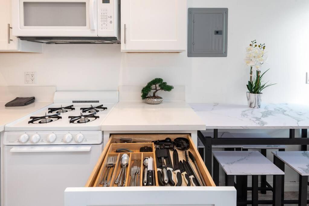 Modern Studio Gem: Perfect For Four Villa Los Angeles Bagian luar foto
