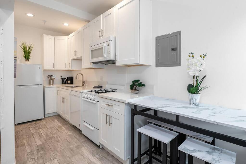 Modern Studio Gem: Perfect For Four Villa Los Angeles Bagian luar foto